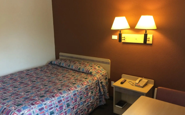 Travelodge by Wyndham Raton