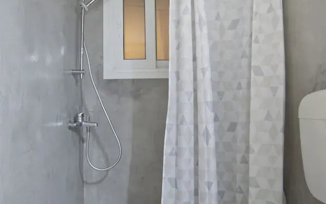 Baroness Apartment in Piraeus