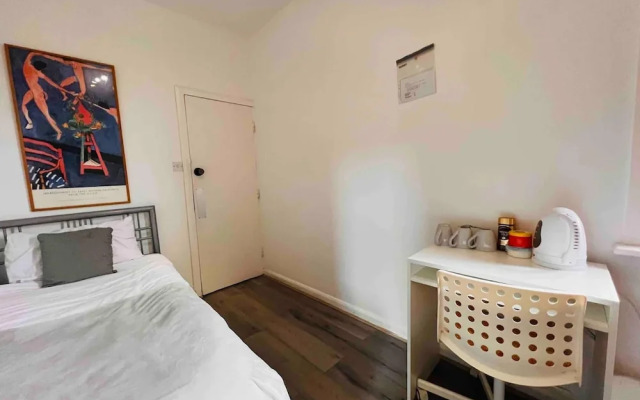 Private Rooms for 7 People With Bathroom