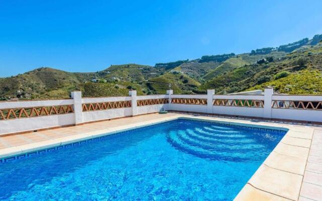 Casa Herrero El Borge by Ruralidays