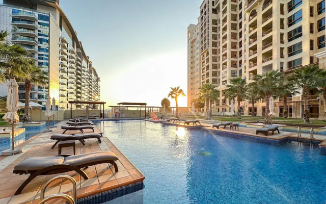 2BR + Maid's w Sea Views in Palm near Nakheel Mall