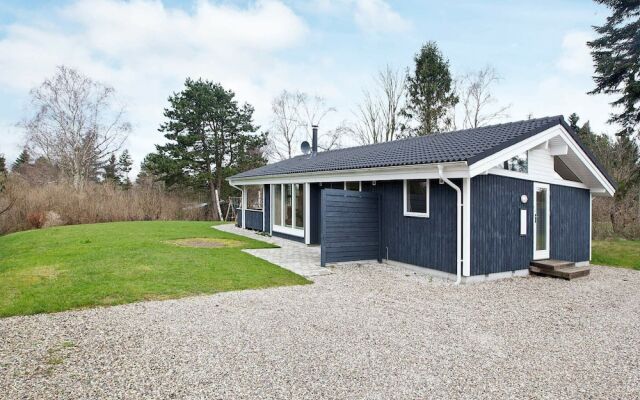 Rustic Holiday Home in Hovedstaden Near the Sea