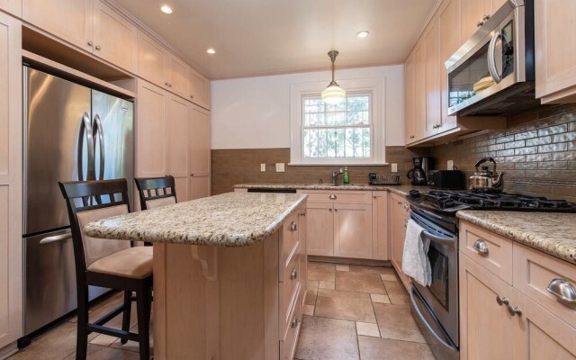 Charming 2bed House in Koreatown