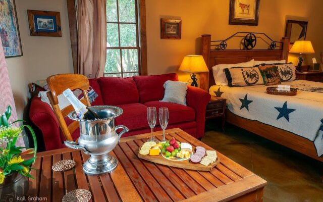 Equinox Inn at Canyon Lake