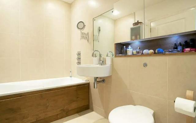 Light & Spacious 1 bed by Battersea Park Sleeps 4