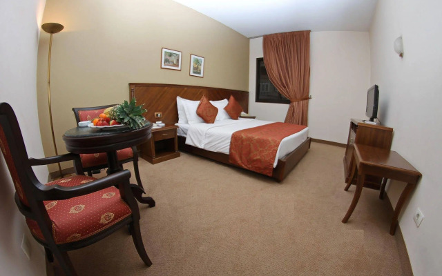 Madisson Hotel