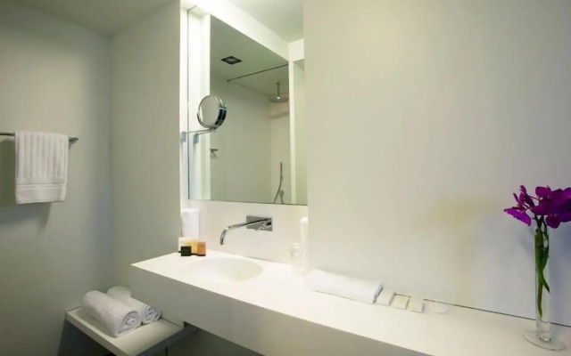 D-Hotel
