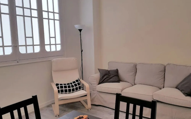 Apartamento Pintor Salvador Abril