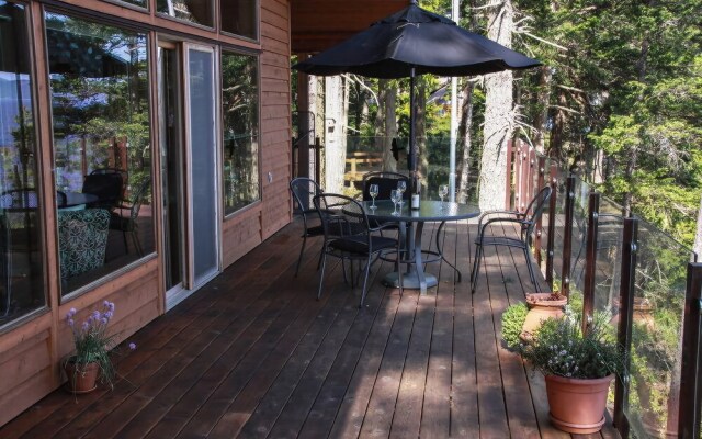 Salmonberry Inn