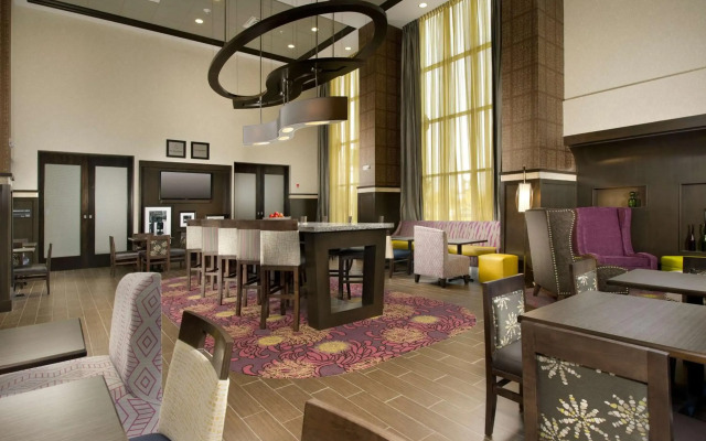 Hampton Inn & Suites Buffalo Airport