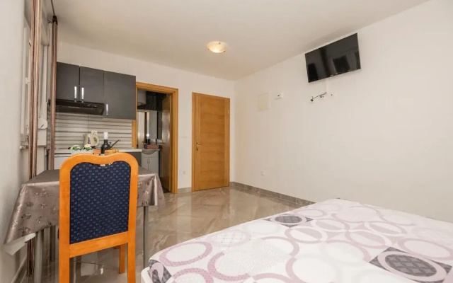 Amazing Apartment in Krvavica With Wifi