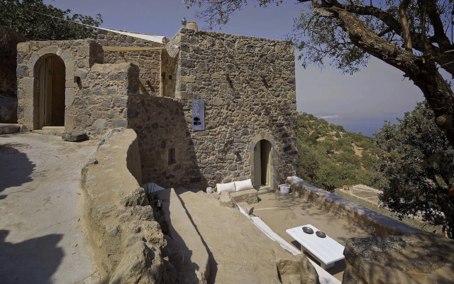 Melanopetra