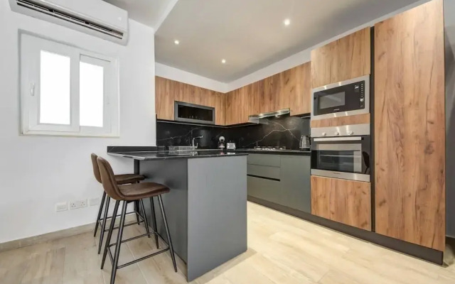Beautiful 2 BDR Penthouse Near Valletta Sleeps 6