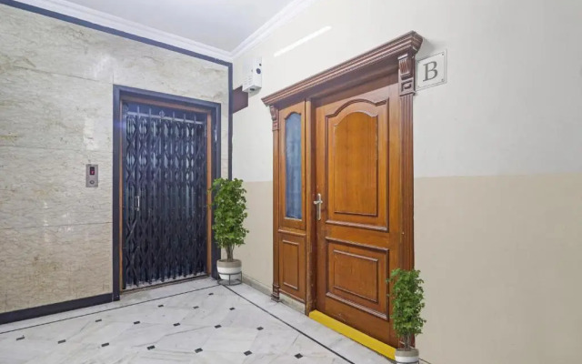 Capital O Samrat Palace Near Nampally Station