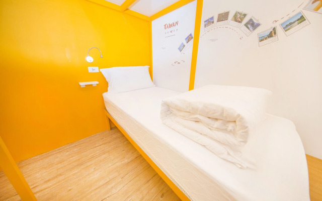 SleepBox Hotel - Ximen
