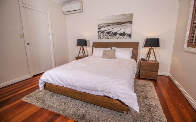 T E Peters Waterfront Holiday Home