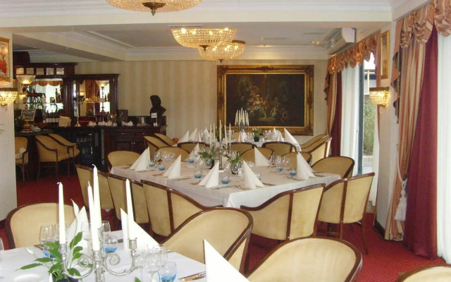 Fletcher Familiehotel De Hunzebergen