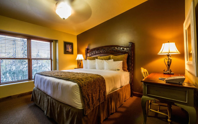 Cable Mountain Lodge