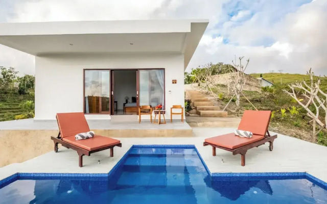 Pini Sentana Village