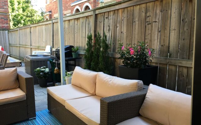 Beautiful 4BR Downtown House, Sleeps 10