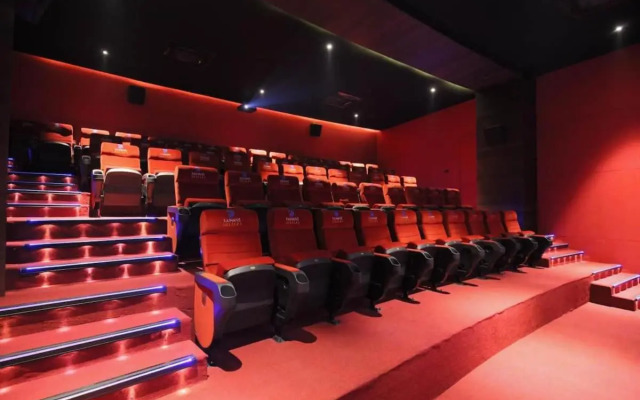 Luxurious Studio Homes Nr Surat Airport by Nirvana Hospitality