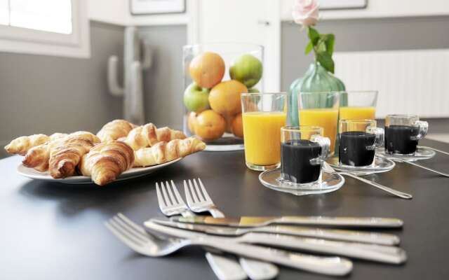 Luxury 3BDR Le Marais III by Livinparis