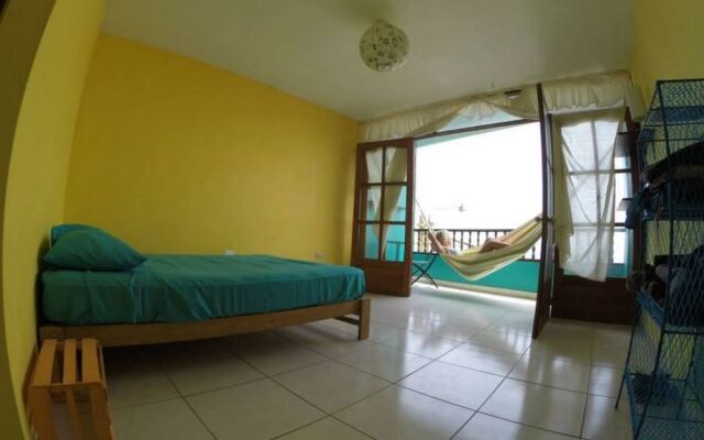 Frogs Surf Hostel Huanchaco