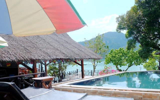 Phi Phi Cozy Seafront Resort