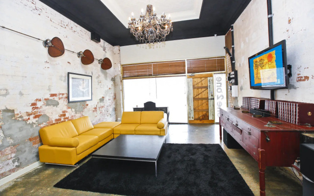 Indulge Apartments - Eighth Street