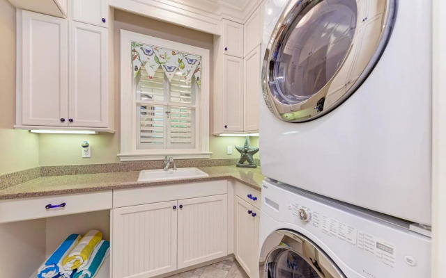 Banyan Beach - 104 Beach Ave