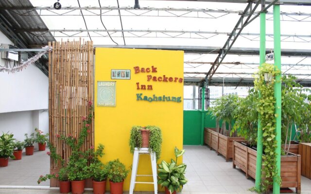 Uno Backpackers Inn