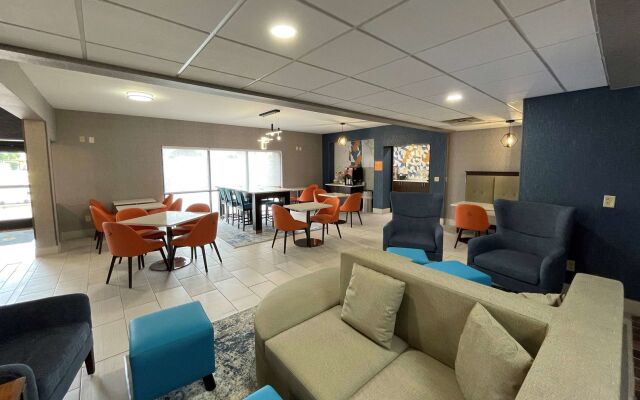 La Quinta Inn & Suites by Wyndham Fayetteville I-95