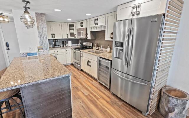 TOWER 2 MASTER SUITEs, 2 KINGS BEDS, MARINA