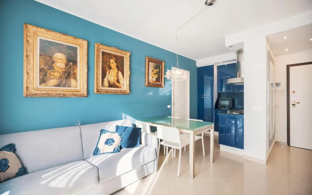 Art Apartment with Sea View