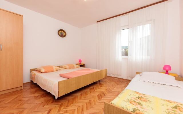 Apartments Marija Vinisce