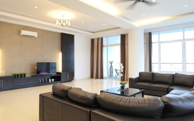 Gurney Seafront Supercondo 4b Penthouse