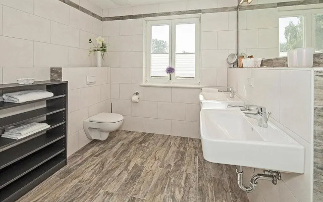 Der Westflügel Mme Mimi 54