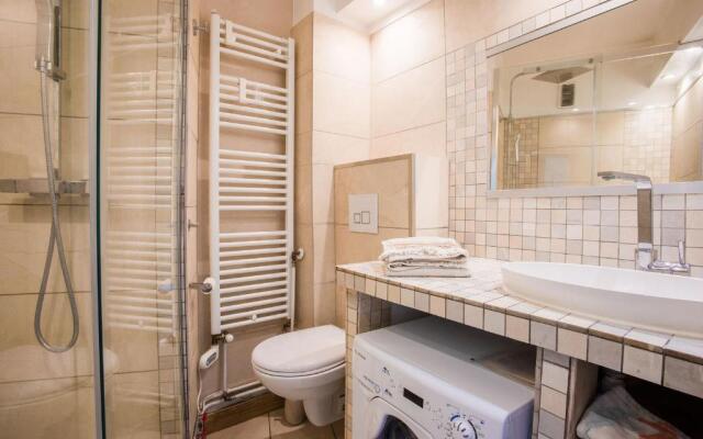Passy Azur AP4242 by Riviera Holiday Homes