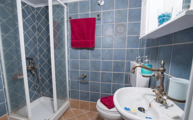 Garitsa Cosy Apartment next to the Sea