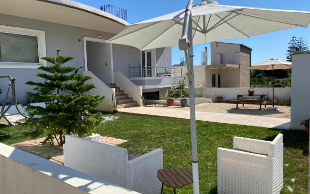 Maria's modern studio 5min from beach