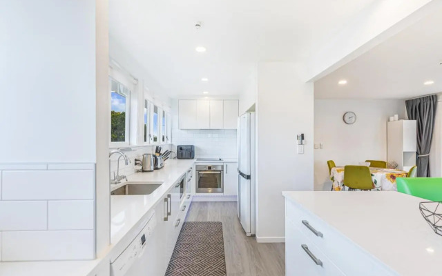 Freshly Renovated 3Br Ellerslie Home