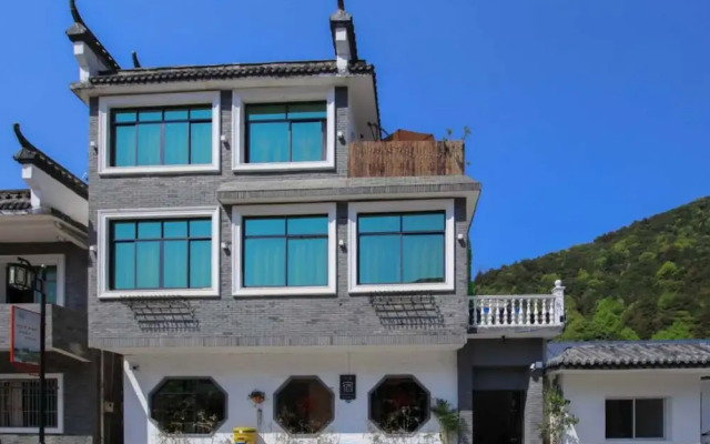 The Colorful House