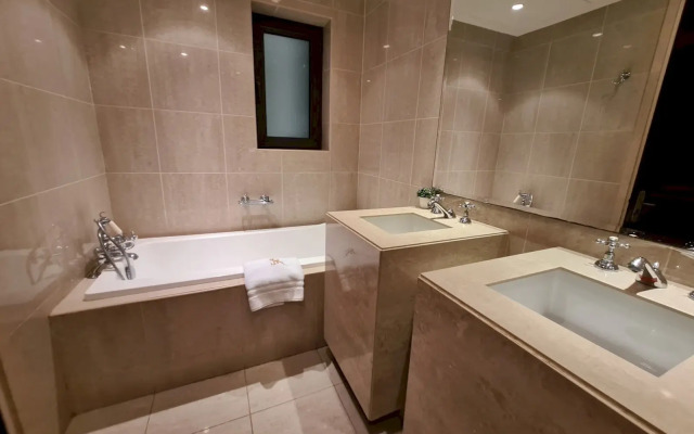 Amazing stay at Dubai Downtown - Souk Al Bahar