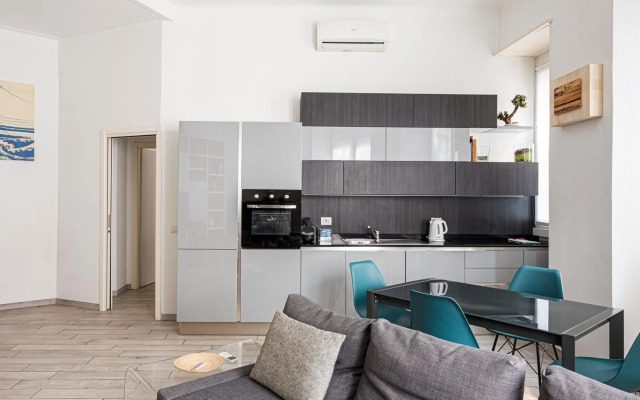 Wide and Bright Apartment next to metro station - Pacini