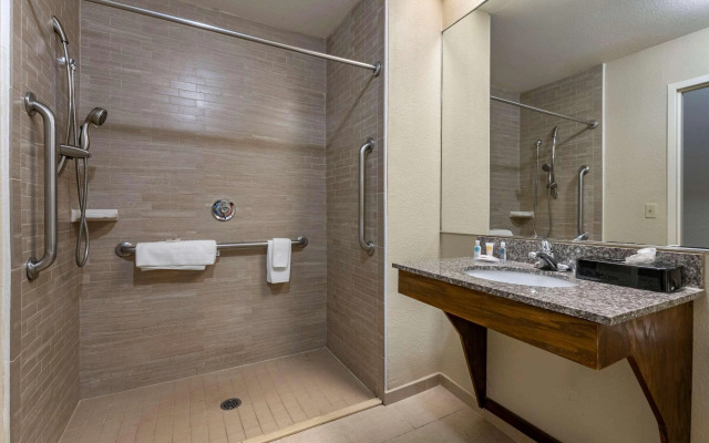 Comfort Inn & Suites DeLand - near University