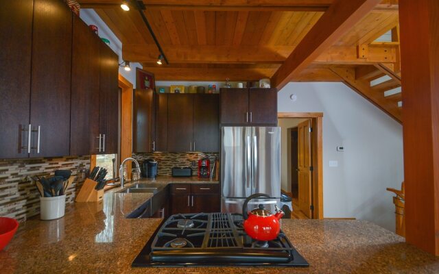 Livin' Lodge 3 Bedroom House