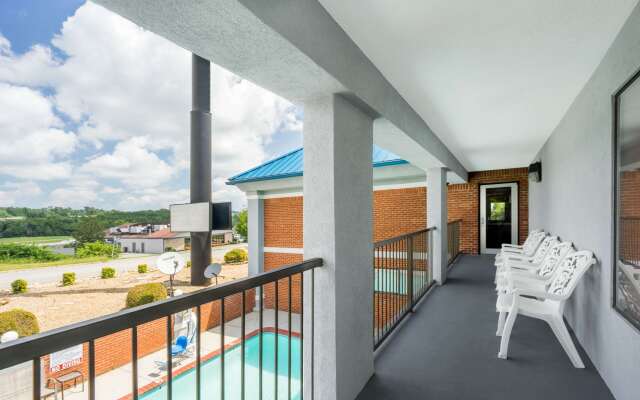 Super 8 by Wyndham Dandridge