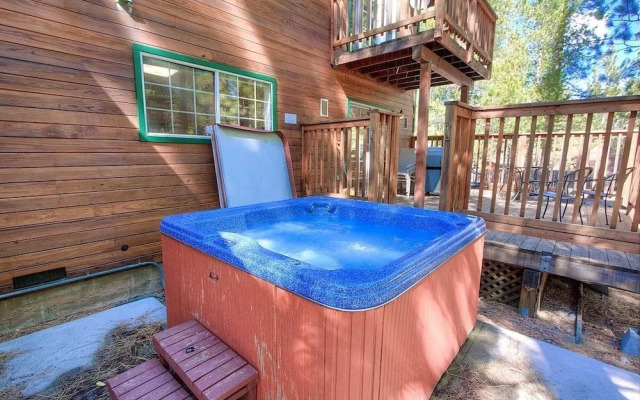 Bear Country 4 Bedroom Home by RedAwning