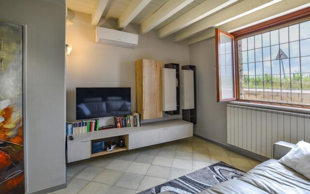Stunning Apartment in Pozzolengo With Outdoor Swimming Pool, Wifi and 2 Bedrooms