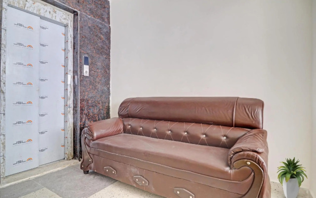 OYO 70047 Hotel Night Eye